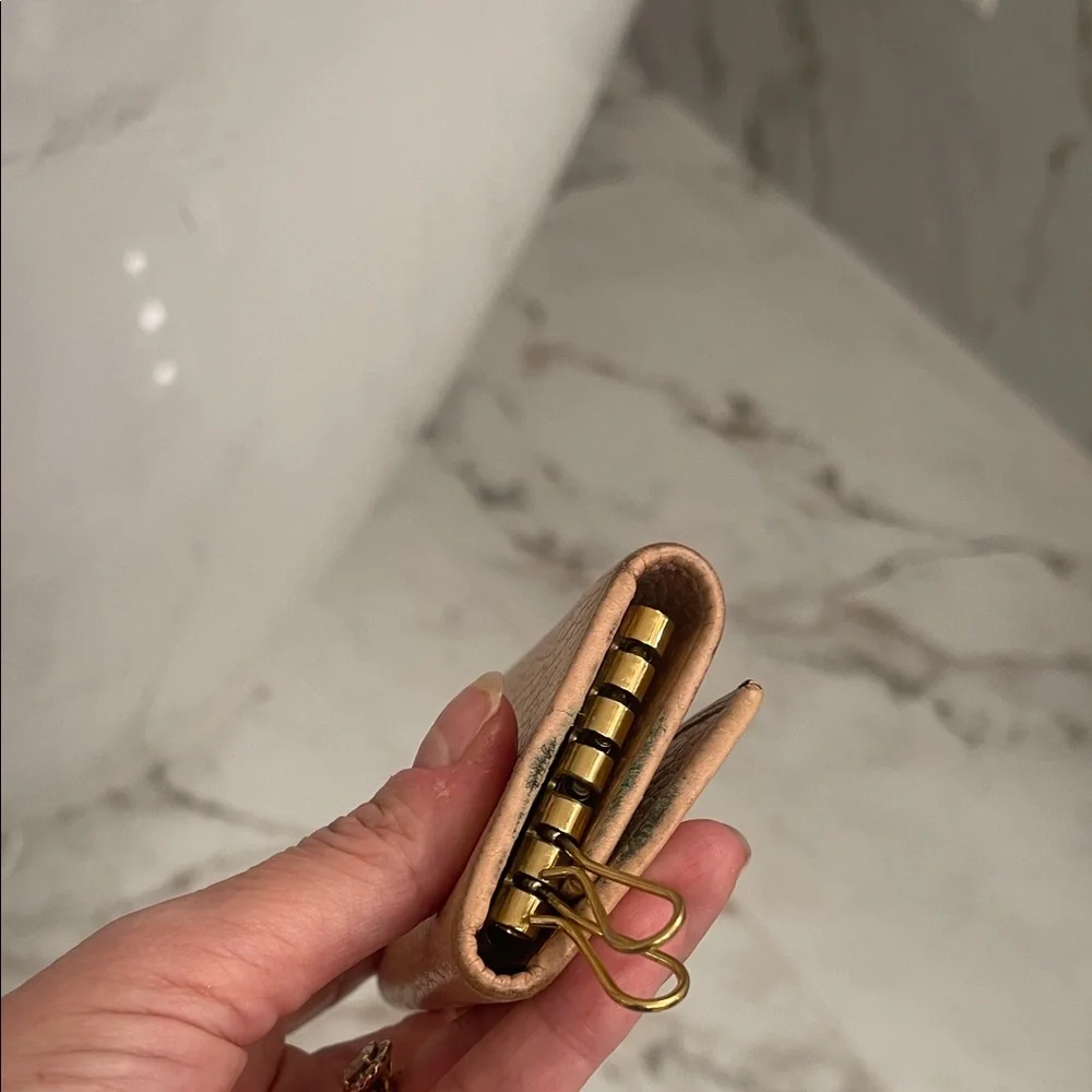 Gucci Beige Leather key holder &  Wallet with Gold Logo - Picture 8 of 8